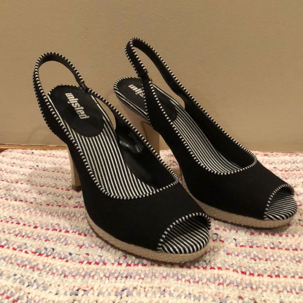Unlisted brand sling back peak-a-boo pump. Woven heal and canvas upper.